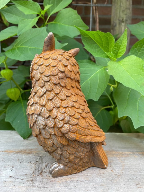 Image 1 of Elegante gusseiserne Eule mit natürlicher Rostpatina