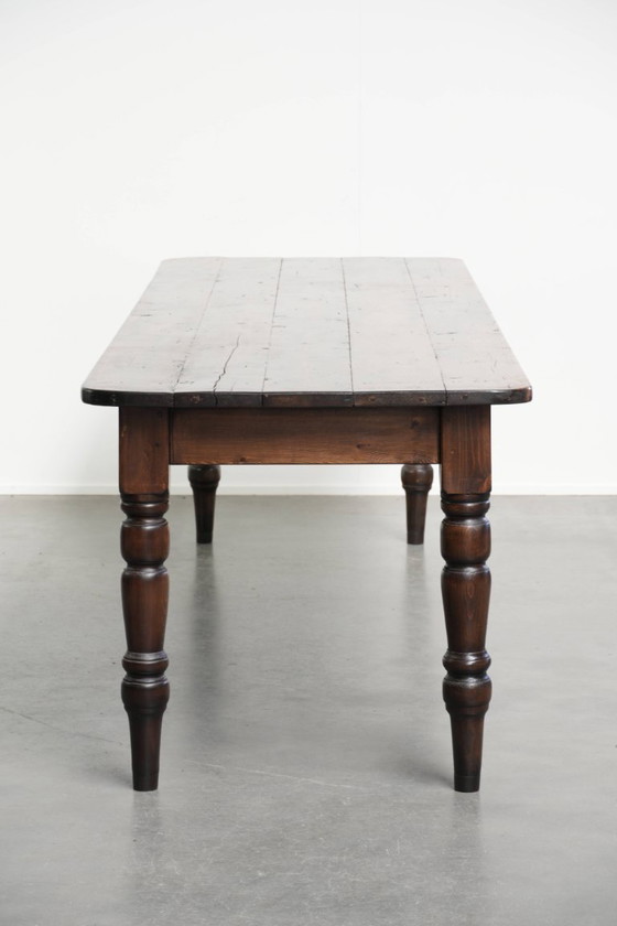 Image 1 of Large antique 19th-century English farmhouse dining table for 8 to 10 people, made of pinewood with a timeless appearance.