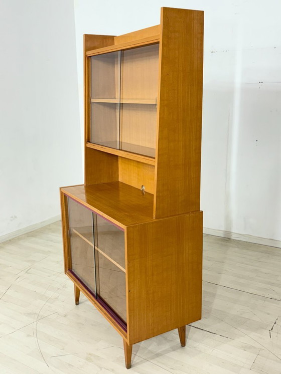 Image 1 of Vitrinekast uit het midden van de vorige eeuw, woonkamerkast, vintage dressoir