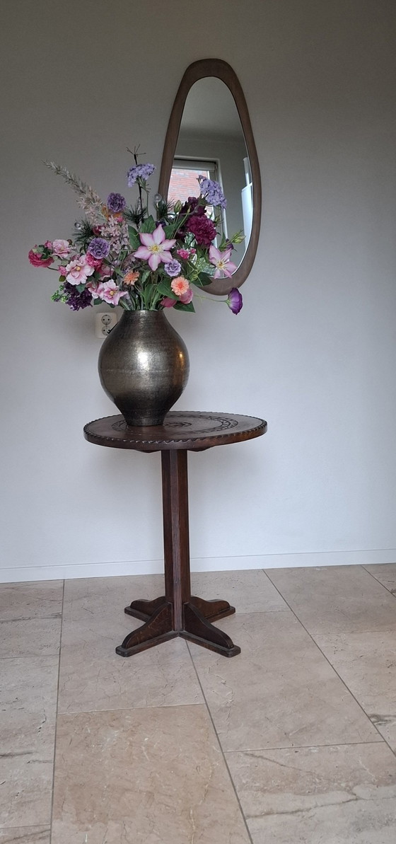 Image 1 of MESA ANTIGUA DE ROBLE TALLADO