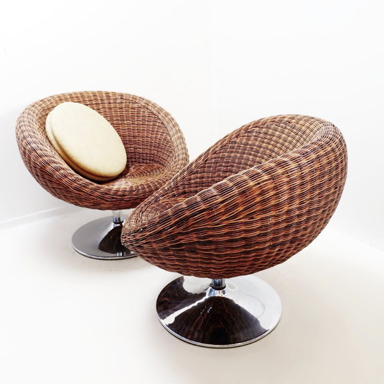 Image 1 of Paire de fauteuils pivotants en osier vintage