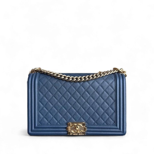 Chanel Boy New Medium - Caviar 28CM Piel de becerro granulada acolchada Azul Herrajes dorados Serie 23