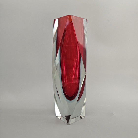 Image 1 of Vaso in vetro vintage, sfaccettato. Rosso e blu. Vetro di Murano, Italia.