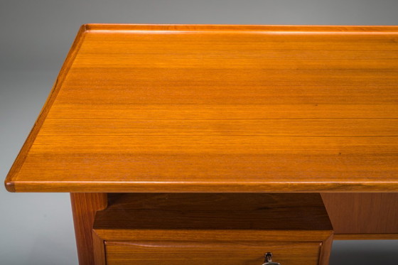 Image 1 of  Dänischer Teakholz-Schreibtisch von Peter Lovig Nielsen für Hedensted Mobelfabrik, 1974