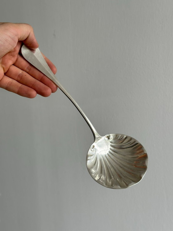 Image 1 of Grande cuillère ancienne en forme de coquillage
