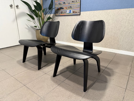 Image 1 of Vitra | Charles & Ray Eames | LCW Lounge Chair | Zwart Essen | 2 stuks