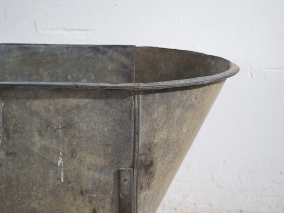 Bañera antigua de zinc galvanizado – Tina industrial europea – circa 1900 #7 – Accesorios de jardín, Iron (photo 29 of 34)