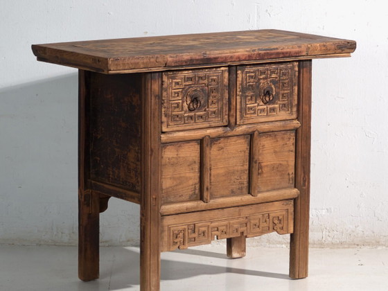 Antiker chinesischer Konsolentisch mit geschnitzten Schubladen – China, um 1900 – Iron (photo 2 of 40)