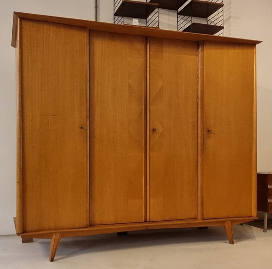Image 1 of guardaroba di metà secolo