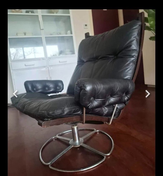 Black soft leather Wing Chair / Swivel chair – Wood (photo 7 of 8)