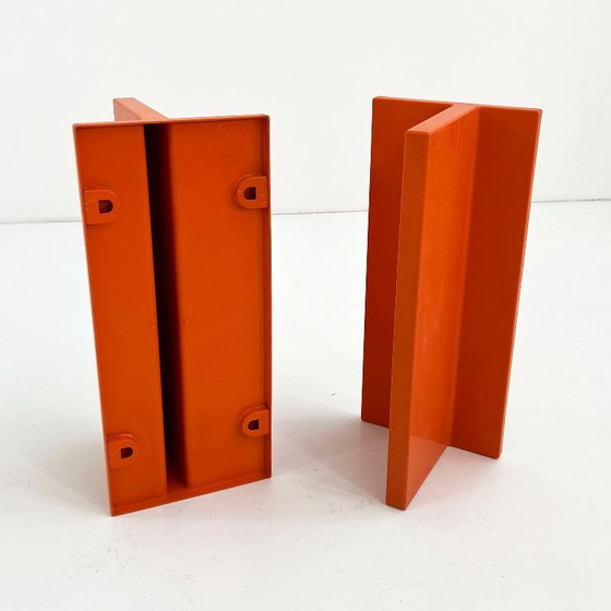 Image 1 of Par de estantes de pared naranjas diseñados por Marcello Siard para Kartell, década de 1970.