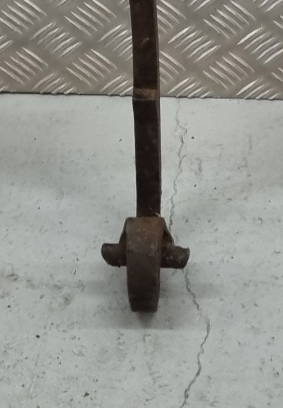 Antiker schmiedeeiserner Wandkerzenhalter mit Tropfschale – Wandleuchten, Iron (photo 7 of 7)