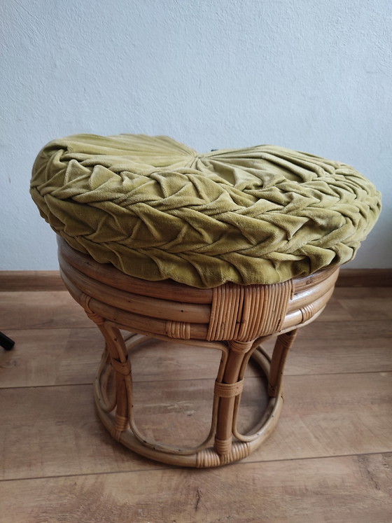 Image 1 of Taburete de ratán y bambú, mesa auxiliar, mesa pequeña