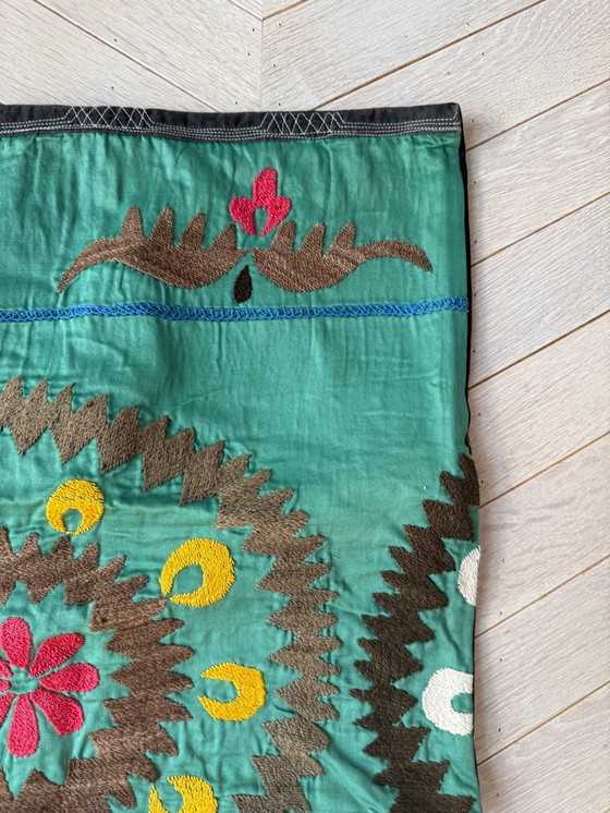 Image 1 of Coussin décoratif brodé vert style bohème Day Birger & Mikkelsen