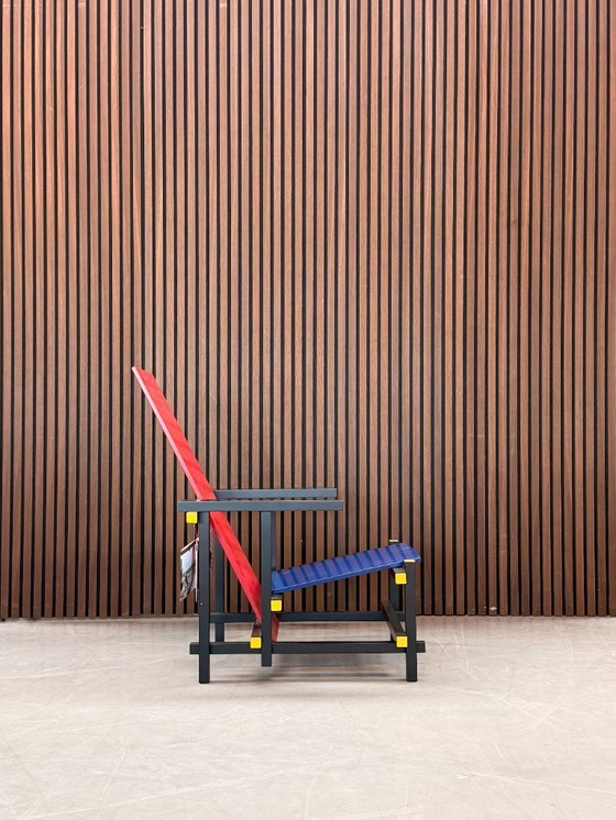 Image 1 of Chaise Cassina rouge et bleue