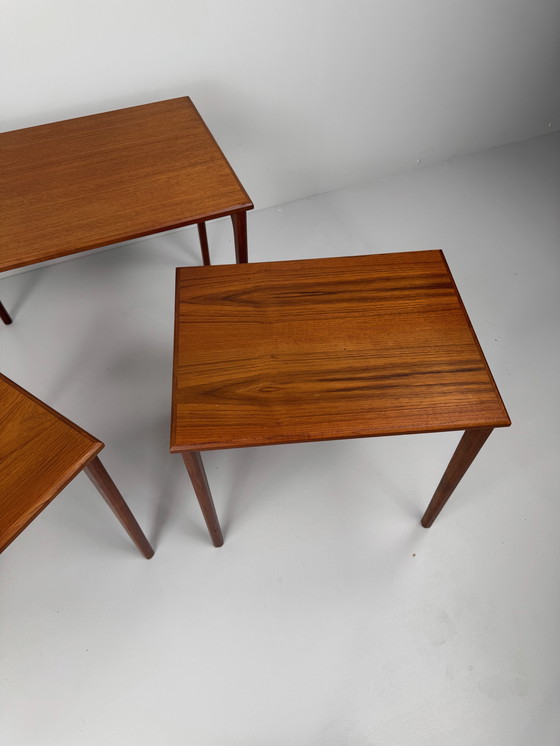 Image 1 of Juego de mesas nido de teca danesa - Elegancia de mediados de siglo