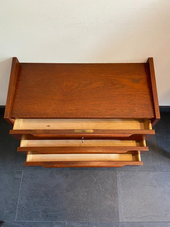 Image 1 of Vintage Deense 3-ladekast van teakhout