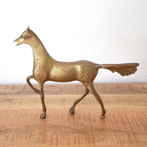 Statuetta vintage di cavallo in ottone incisa a mano: stile metà secolo