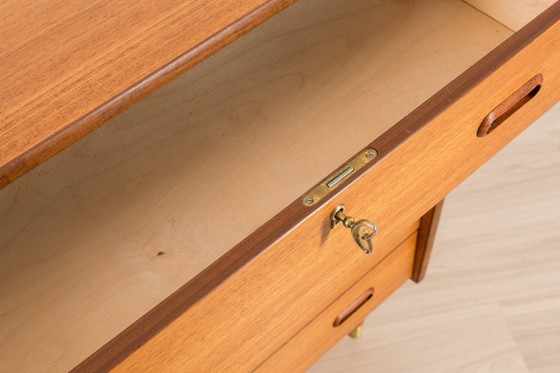 Image 1 of Cassettiera scandinava in teak, anni '60, stile Mid-Century Modern.