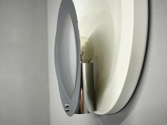 Pair of Italian Space Age Chrome and White Wall Lights, 1970s – Metal (photo 5 of 8)