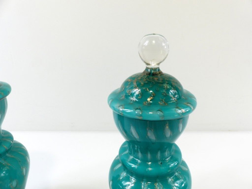 Pair of Covered Turquoise and Aventurine Glass Jars, Murano – 20th Century – decoratieve objecten (photo 2 of 13)