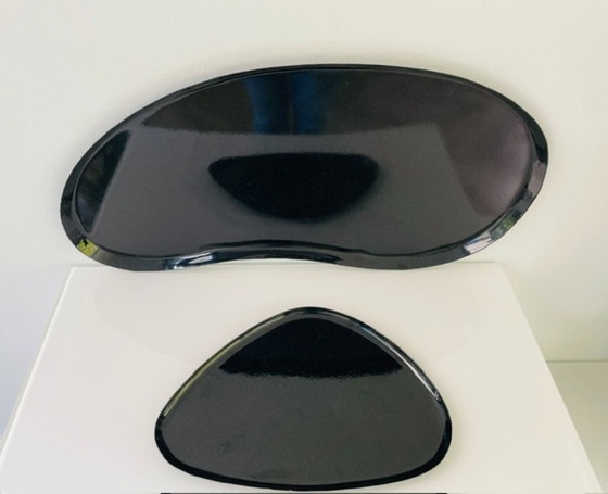 Image 1 of Ensemble de plateaux en métal noir au design organique