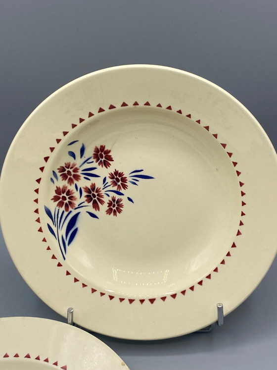 3 assiettes creuses en faïence de Lunéville – Décor floral Art déco – Fleurs rouges et bleues – Circa (photo 4 of 6)