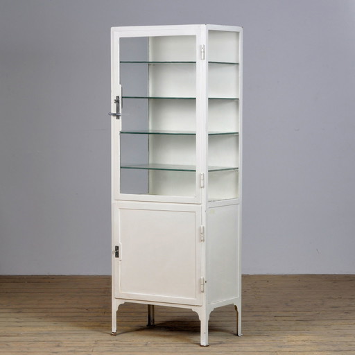 Medicine cabinet / display case, circa 1930
