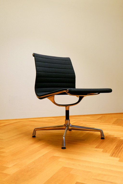 Vitra Ea 101 Aluminium Chair | Bezug Aus Hopsack, Farbe Nero | Verchromter 4-Sternefuss