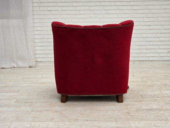 Image 1 of Deense relaxfauteuil uit de jaren 50, bekleed met velours en gesneden eikenhout.