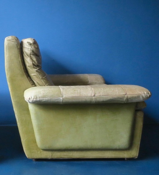 Patchwork olijfgroene leren fauteuil en voetenbank van Laauser, jaren 70. – Leather (photo 6 of 11)