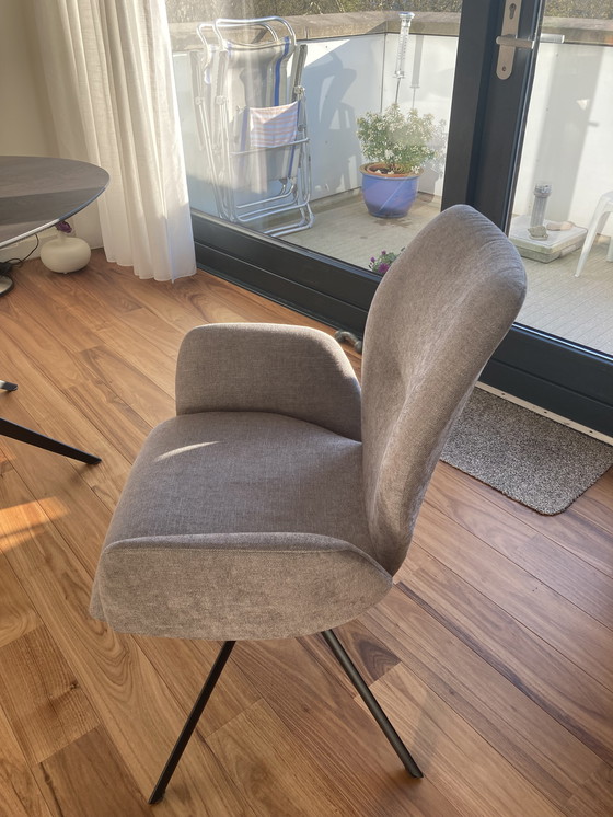 Image 1 of 4 X OS Stühle Modell Hera, Spin Bein 360gr.drehbar retum Funktion Stoff fein gewebt hellgrau.Basis schwarz.