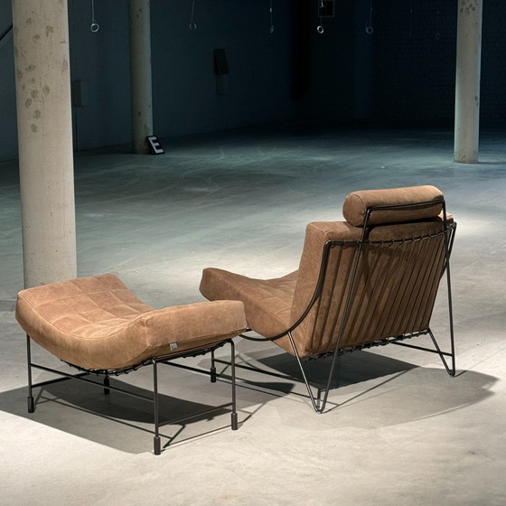Image 1 of Leolux Volare armchair with ottoman