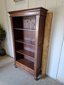 Libreria classica con 2 cassetti, dimensioni: 100x35 cm e 185 cm di altezza.