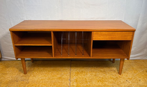 Image 1 of Mid-Century Retro Vintage Teak Media Console / Dressoir van G Plan 1960 voor Vinylplaten • Deens design • Brits