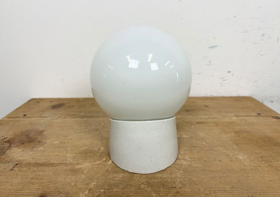 Image 1 of Applique murale vintage en porcelaine blanche, années 1970