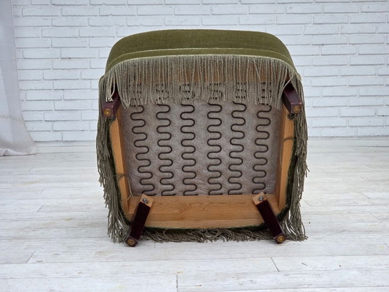 Image 1 of Poltrona danese con schienale alto, anni '70, rivestimento in velluto verde.