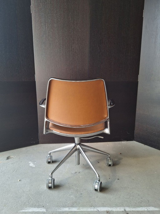 Sedia STUA Gas Cognac di Jess Gasca – draaistoelen, Leather, Aluminium (photo 2 of 6)