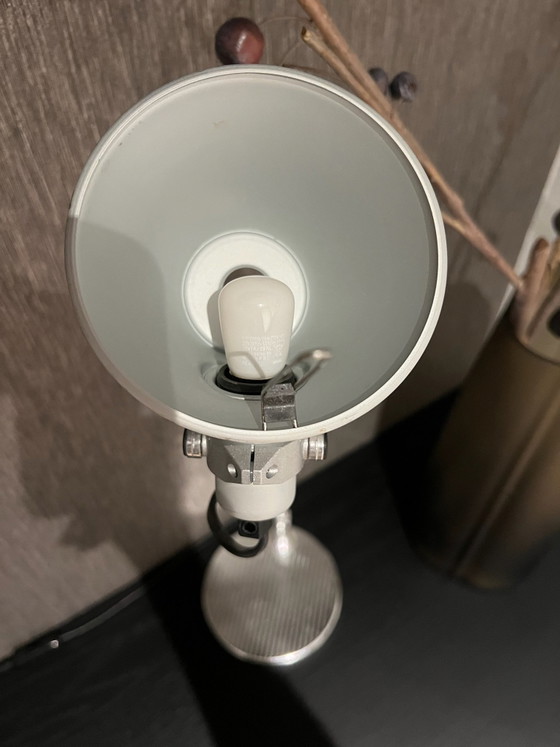 Lámpara de escritorio Artemide Tolomeo, clásico del diseño. – Lámparas de lectura, Cromo (photo 8 of 9)