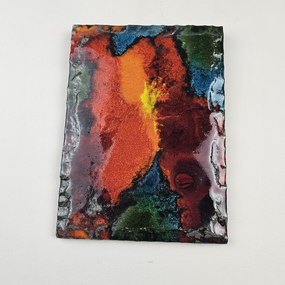 Image 1 of Targa murale antica della Germania Ovest in pietra lavica, realizzata da Vulkan Keramik / Ostara Fliesen. Colori: rosso, giallo,