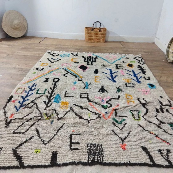 Image 1 of Azilal Wollteppich – Berberwaldsymbole, handgefertigt (137×100 cm)