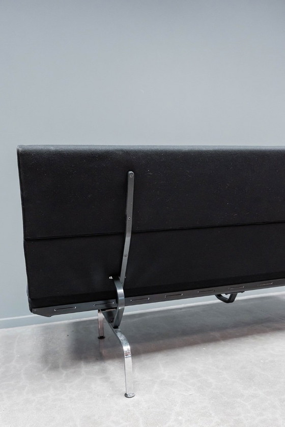 Image 1 of Canapé compact Eames