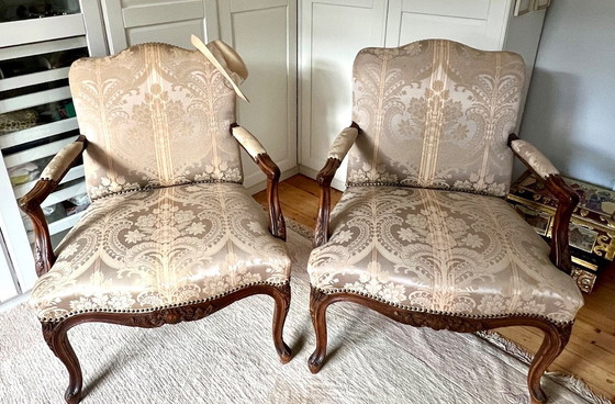 Image 1 of Pareja de sillones estilo Luis, tallados a mano, que necesitan restauración.