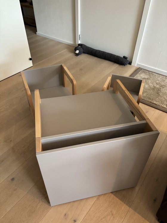 Image 1 of stoel voor kind. Kan ook dienen als schrijftafeltje voor kind