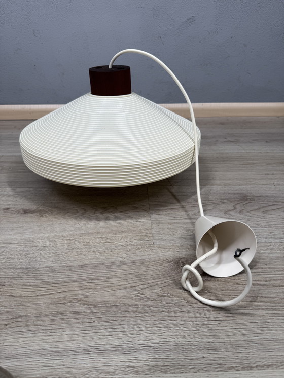 Image 1 of Lampada a sospensione vintage con dettagli in legno