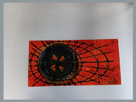 Image 1 of Mesa de centro Belarti con panel artístico de vidrio, cromo y cerámica.