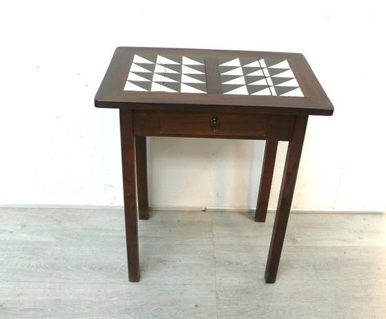 Antieke bijzettafel met lade, massief walnoothout, donker met crèmekleurig patroon. – Wood (photo 2 of 7)