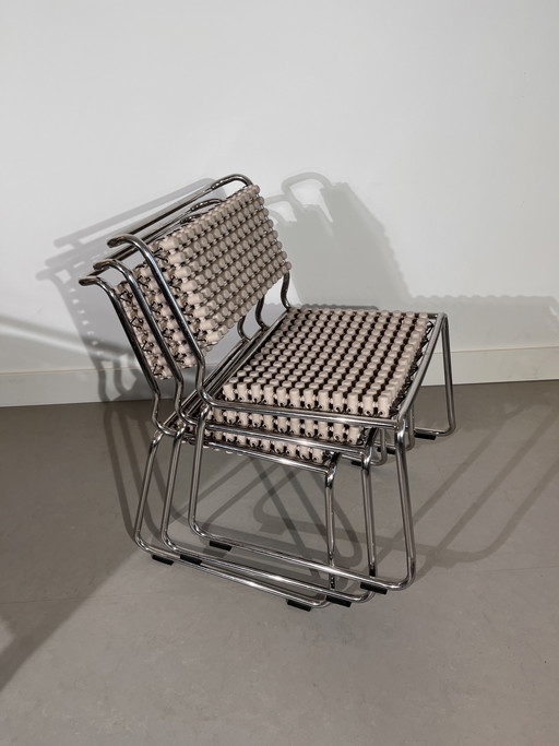 6 Accupunto Yos S. e Leonard Theosabrata