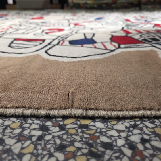Handgeknoopt wollen tapijt – Abstracte kunst geïnspireerd op Jean Dubuffet (305 x 200 cm) (photo 9 of 11)