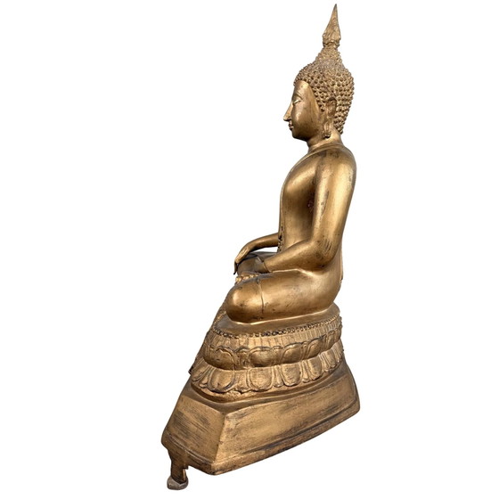 Thailändischer vergoldeter Bronze-Buddha auf Lotussockel – ca. 1920 – H 55 cm – Bildhauerei (photo 6 of 10)